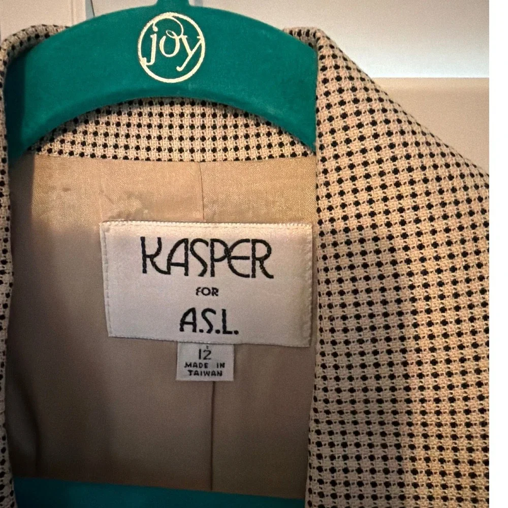 Kasper skirt suit